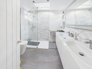 SHOWER ROOM- click for photo gallery